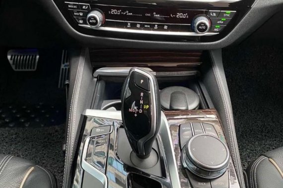 Selling Silver BMW 520D 2018 in Makati