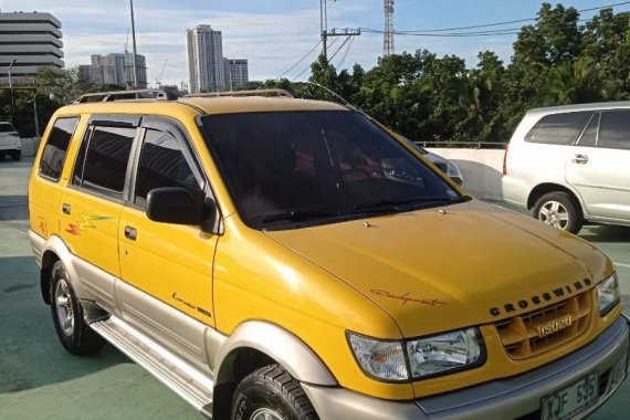 Selling Yellow Isuzu Crosswind 2003 in Caloocan