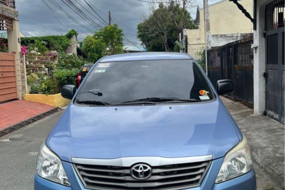 Selling Blue Toyota Innova 2013 in Victoria