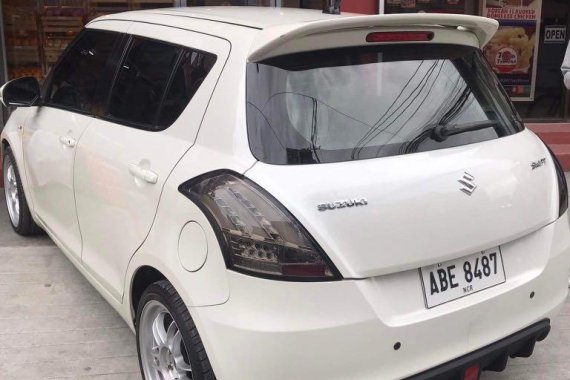 Pearl White Suzuki Swift 2015 for sale