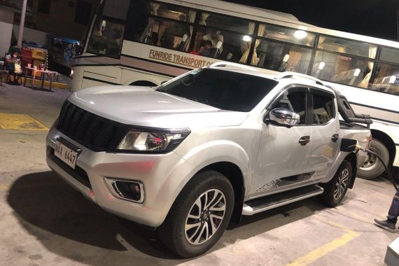 Pearl White Nissan Navara 2018 for sale in Manual