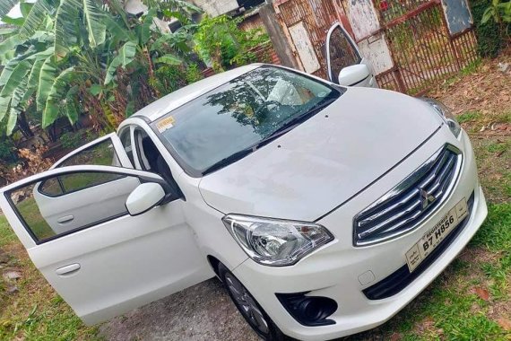 Selling Pearl White Mitsubishi Mirage G4 2020 in Manila