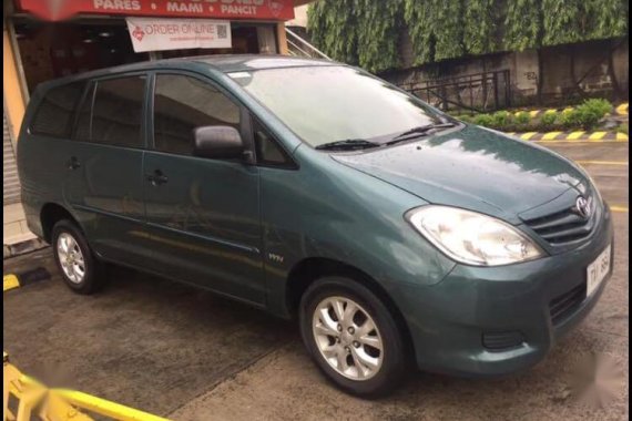 Grey Toyota Innova 2011 for sale