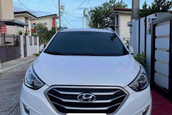 White Hyundai Tucson 2015 for sale in Malolos