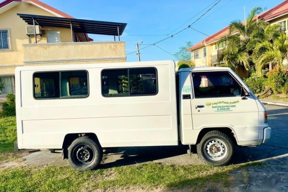 Selling White Mitsubishi L300 2015 in Manila