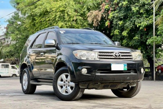 Selling Black Toyota Fortuner 2010 in Makati