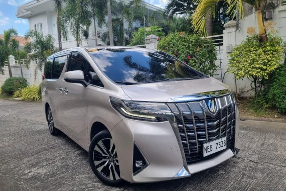 Sell Silver 2021 Toyota Alphard in Malabon