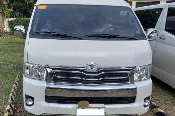 Selling Pearl White Toyota Hiace Super Grandia 2018 in Makati