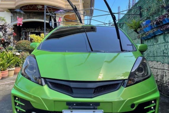 Selling Green Honda Jazz 2013 in Angat