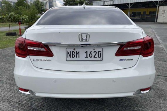 Selling Pearl White Honda Legend 2018 in Pasig
