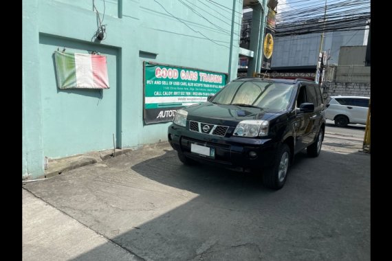 Selling Black Nissan X-Trail 2012