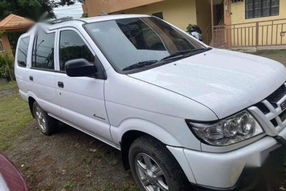 Selling White Isuzu Crosswind 2014 in Santiago