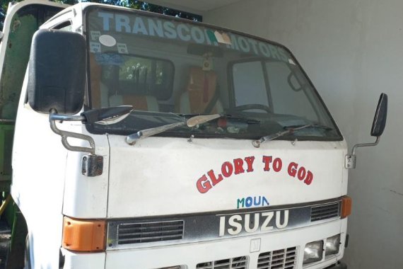 Pearl White Isuzu Elf 2006 for sale in Bacolod