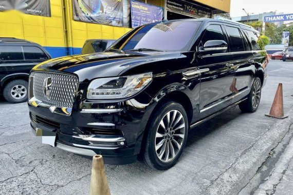 Selling Black Lincoln Navigator 2020 in Pasig