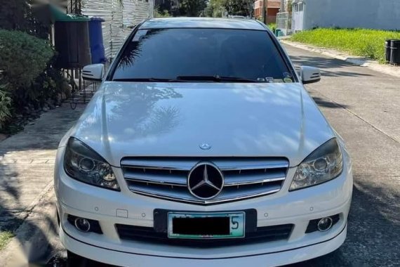 White Mercedes-Benz C200 2010 for sale in Las Piñas