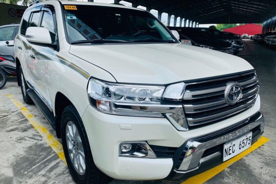 White Toyota Land Cruiser 2018 for sale in Automatic