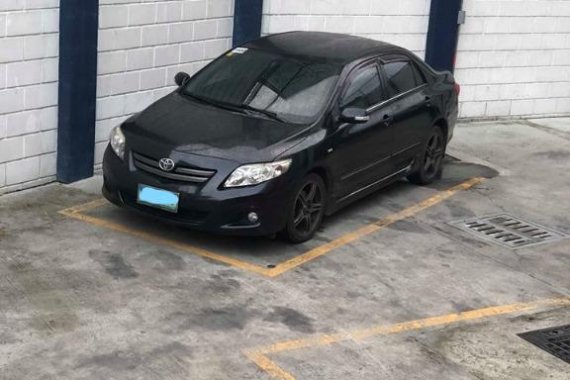 Selling Black Toyota Corolla Altis 2010 in Quezon