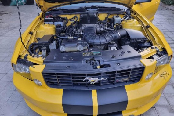 Yellow Ford Mustang 2005 for sale in Lipa