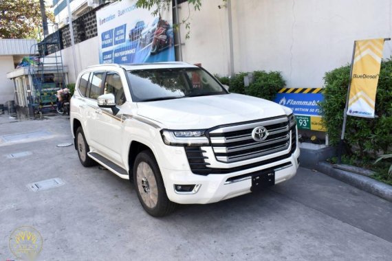 Selling White Toyota Land Cruiser 2022 in Quezon