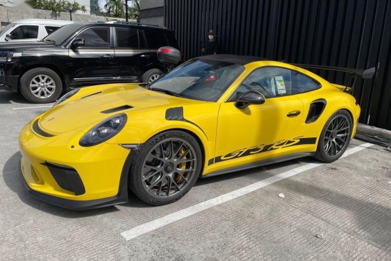 Yellow Porsche 911 2021 for sale in Pasig 