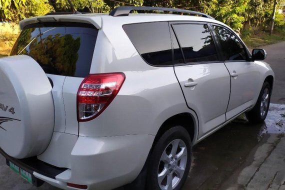 Pearl White Toyota RAV4 2010 for sale in Caloocan 