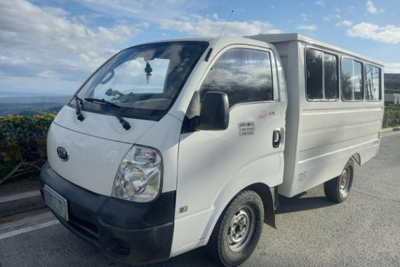 Selling Pearl White Kia K2700 2010 in Imus
