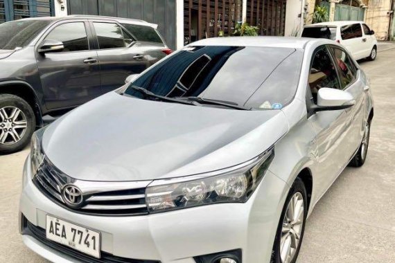 Selling Silver Toyota Corolla Altis 2015 in Manila