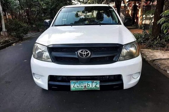 Selling White Toyota Hilux 2007 in Manila