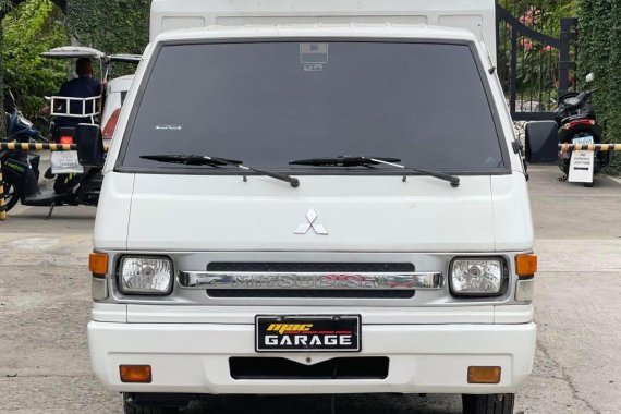 Selling White Mitsubishi L300 2018 in Quezon City