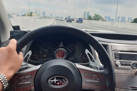 Selling Pearl White Subaru Legacy 2010 in Manila