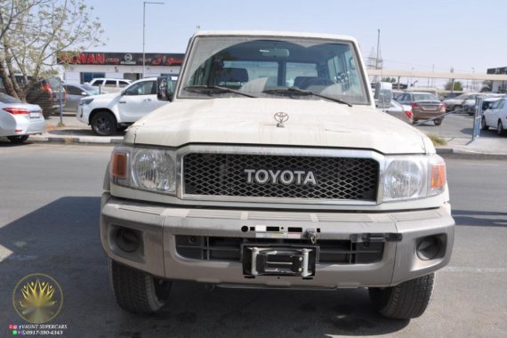 Selling Pearl White Toyota Land Cruiser 2022 in Quezon