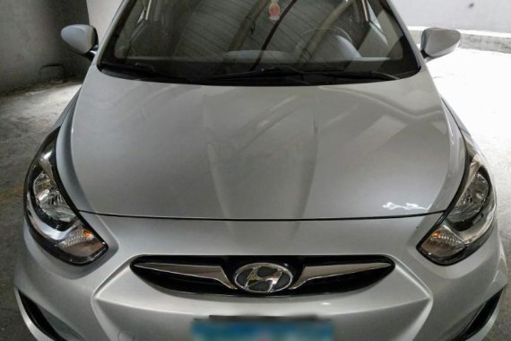 Selling Silver Hyundai Accent 2013 in San Juan