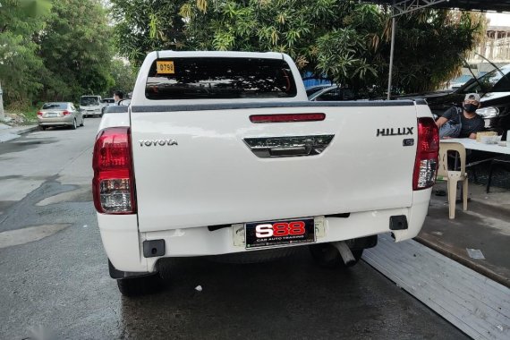 Selling White Toyota Hilux 2021 in Quezon