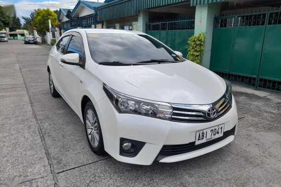 Selling Pearl White Toyota Corolla Altis 2015 in Angeles