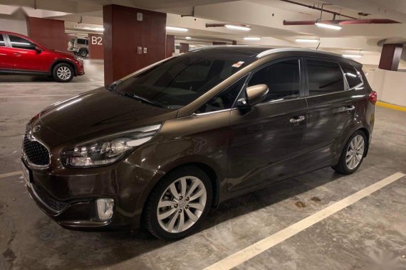 Sell Grey 2014 Kia Carens in Mandaluyong