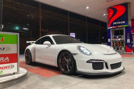 Selling White Porsche 911 2014 in Quezon