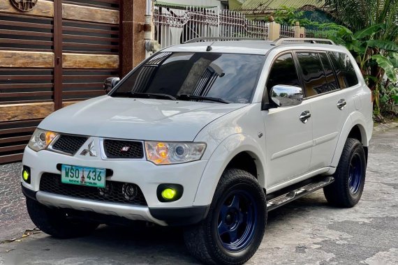 Selling Pearl White Mitsubishi Montero 2013 in Parañaque