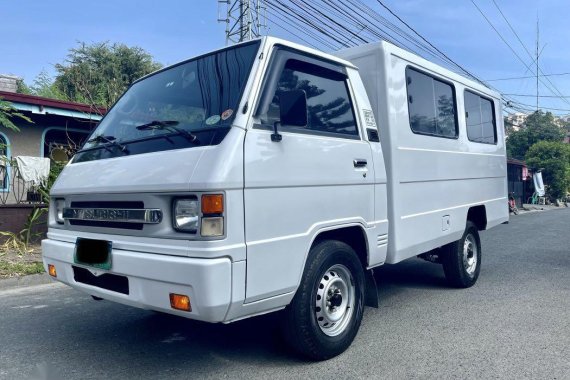 White Mitsubishi L300 2015 for sale in Las Piñas