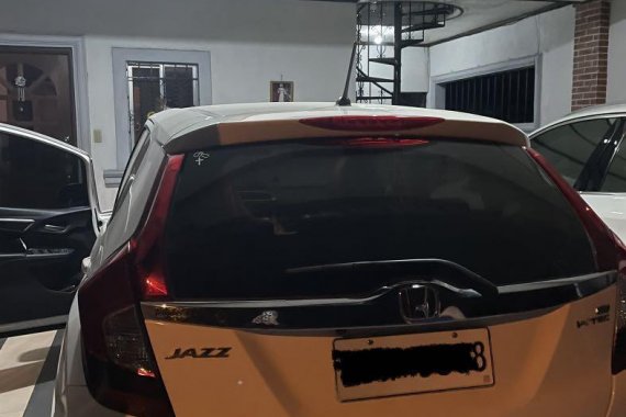 Selling White Honda Jazz 2019 in San Mateo