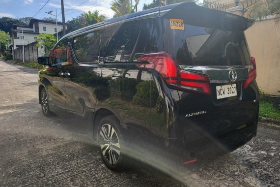 Selling Pearl White Toyota Alphard 2019 in Malabon