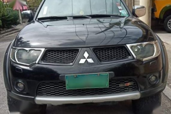 Selling Black Mitsubishi Montero 2010 in Manila