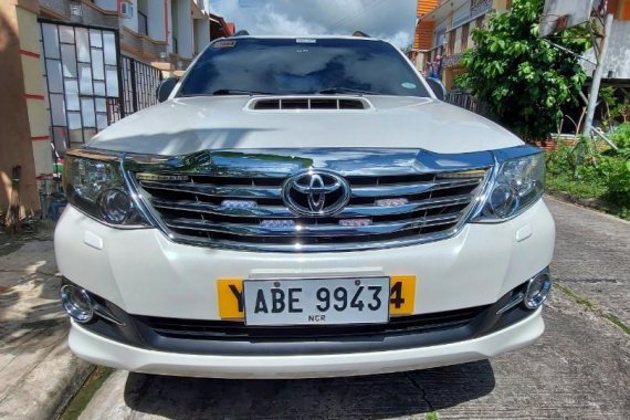 Pearl White Toyota Fortuner 2014 for sale in Lucena