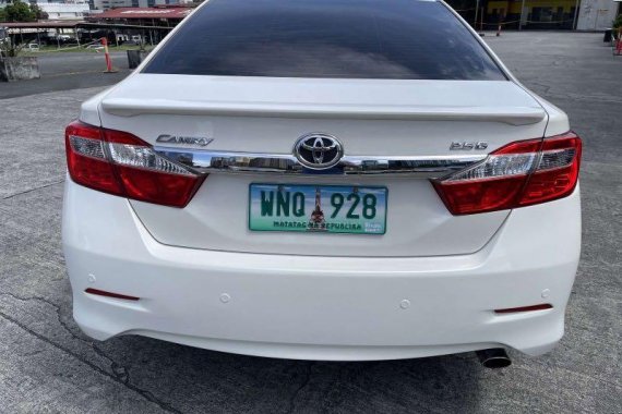 Sell Pearl White 2014 Toyota Camry in Pasig