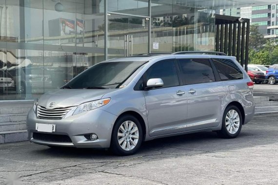 Sell Silver 2017 Toyota Sienna in Quezon City