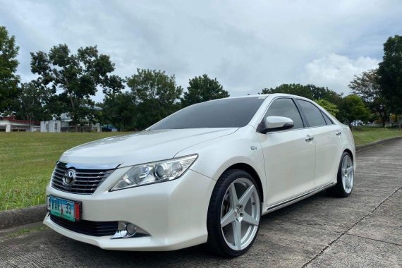 Selling Pearl White Toyota Camry 2013 in Manila