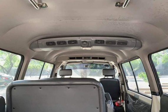 Pearl White Nissan Urvan 2015 for sale in Manual