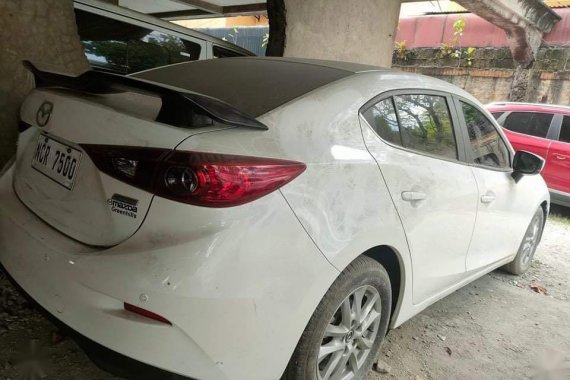 Selling Pearl White Mazda 3 2018 in Quezon City
