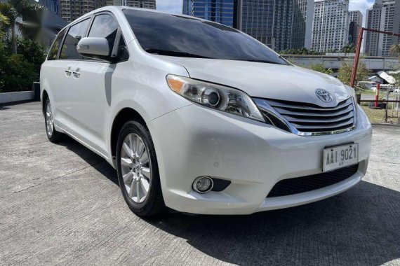 Pearl White Toyota Sienna 2014 for sale in Automatic