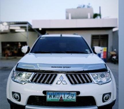 Pearl White Mitsubishi Montero sport 2013 for sale in Manila