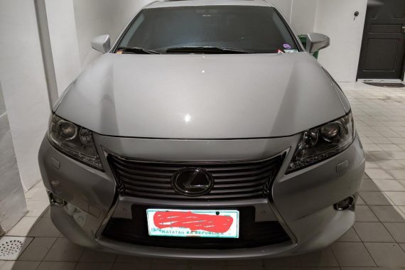 Selling Silver Lexus ES 2013 in San Pedro